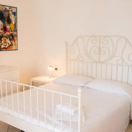Cozy In Of 45 M² With Parking شقة