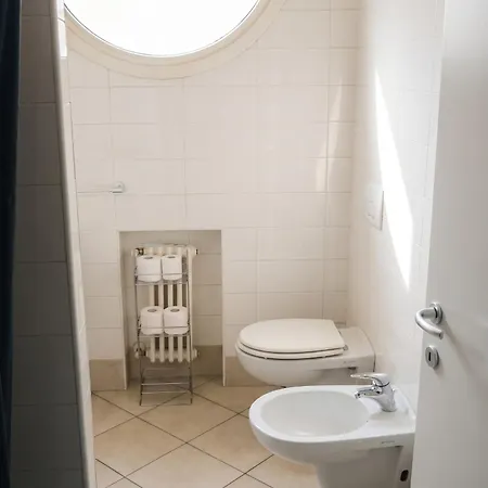 شقة Cozy In Of 45 M² With Parking بولونيا