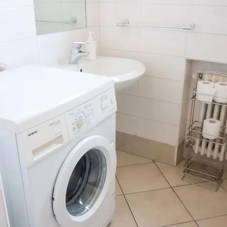 Cozy In Of 45 M² With Parking شقة بولونيا